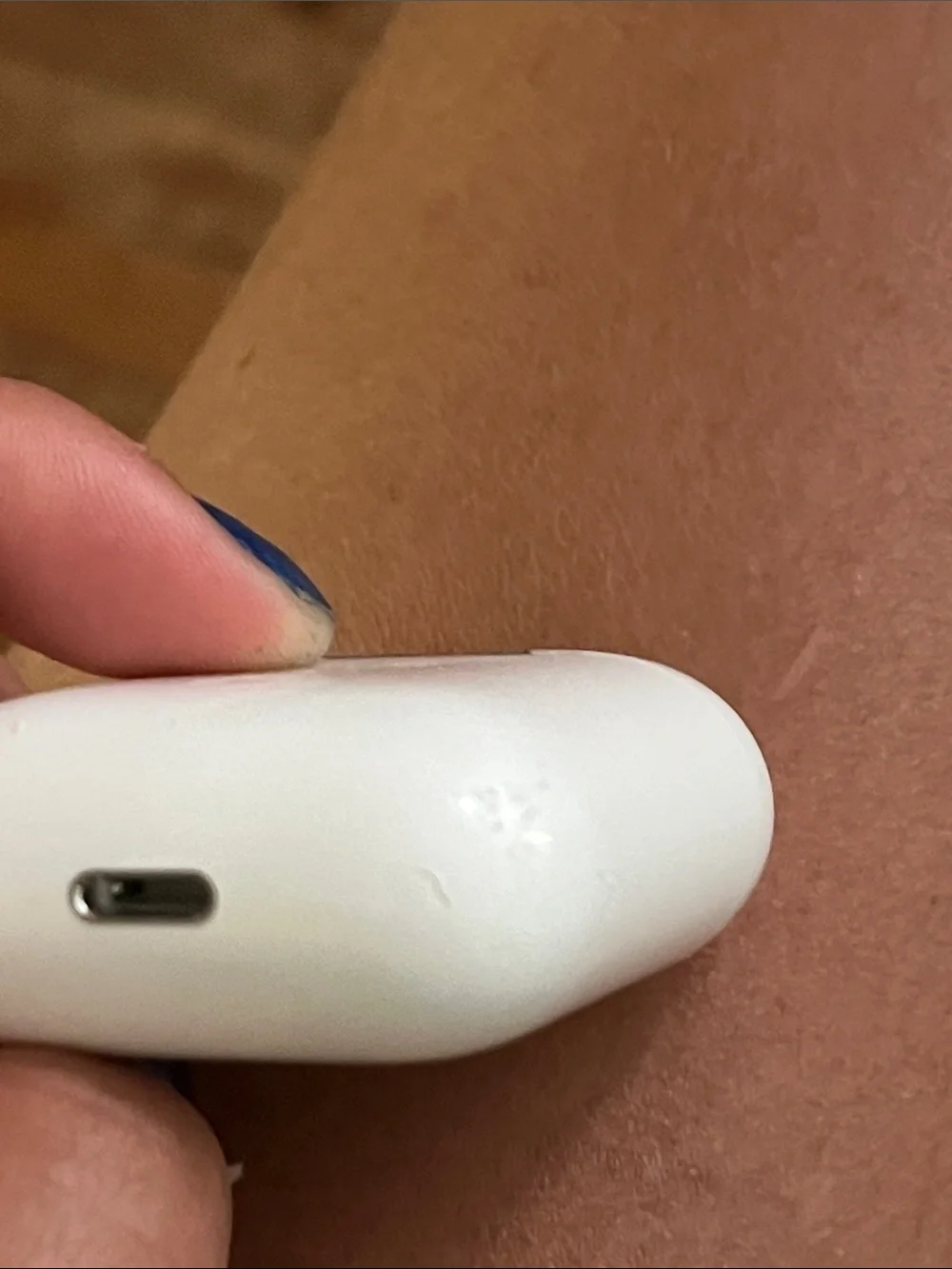 Apple White Wireless Earbuds with Charging Case (White)